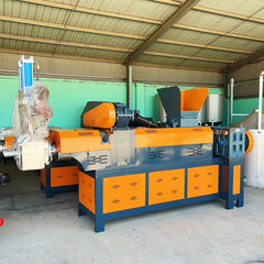 Pulverized material granulator with single screw feeder