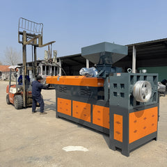 Pulverized material granulator with single screw feeder