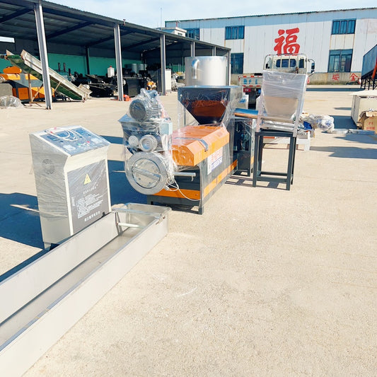 Pulverized material granulator with single screw feeder