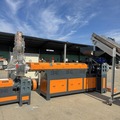 Pulverized material granulator with single screw feeder