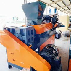 Pulverized material granulator with single screw feeder