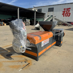 Pulverized material granulator with single screw feeder