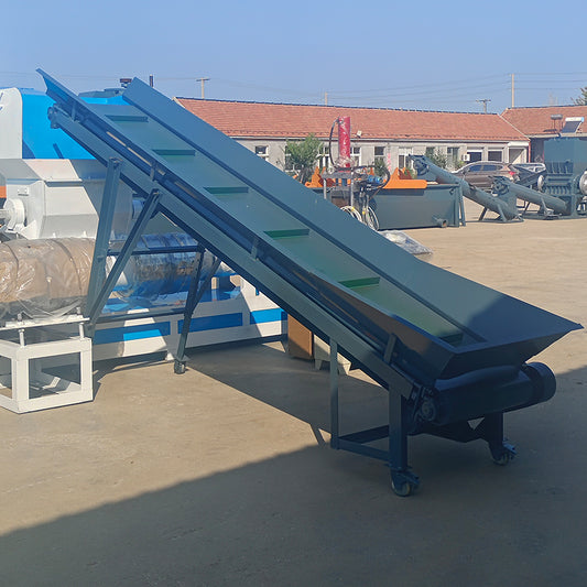 Plastic granulator auxiliary conveyor belt