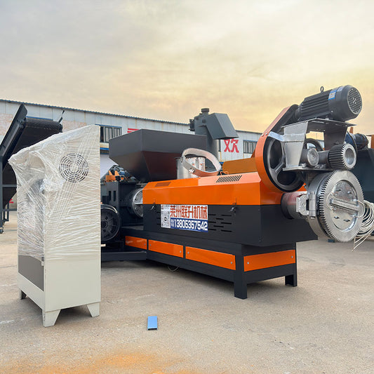 Crushing feed granulator