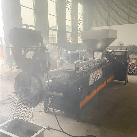 Crushing feed granulator