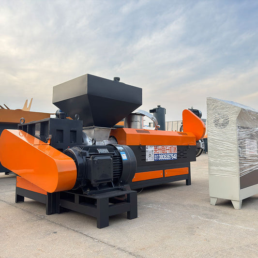 Crushing feed granulator