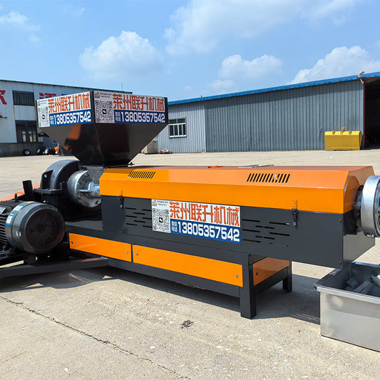 Crushing feed granulator