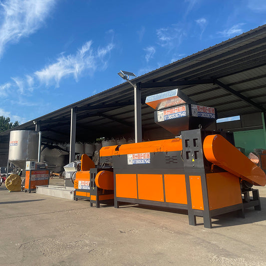 Crushing feed granulator