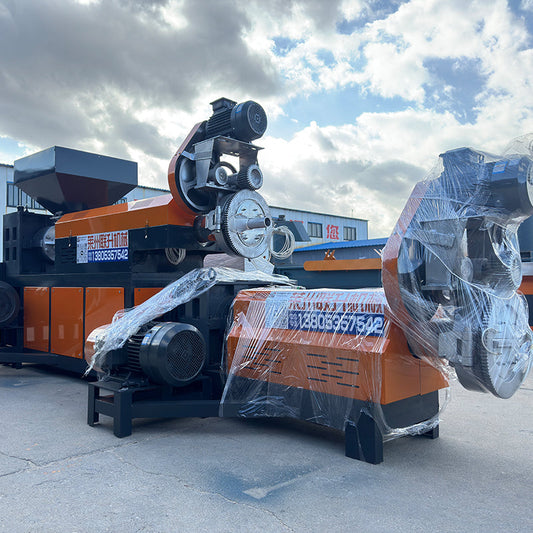 Crushing feed granulator