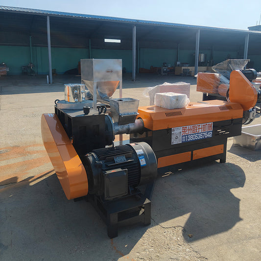 Crushing feed granulator