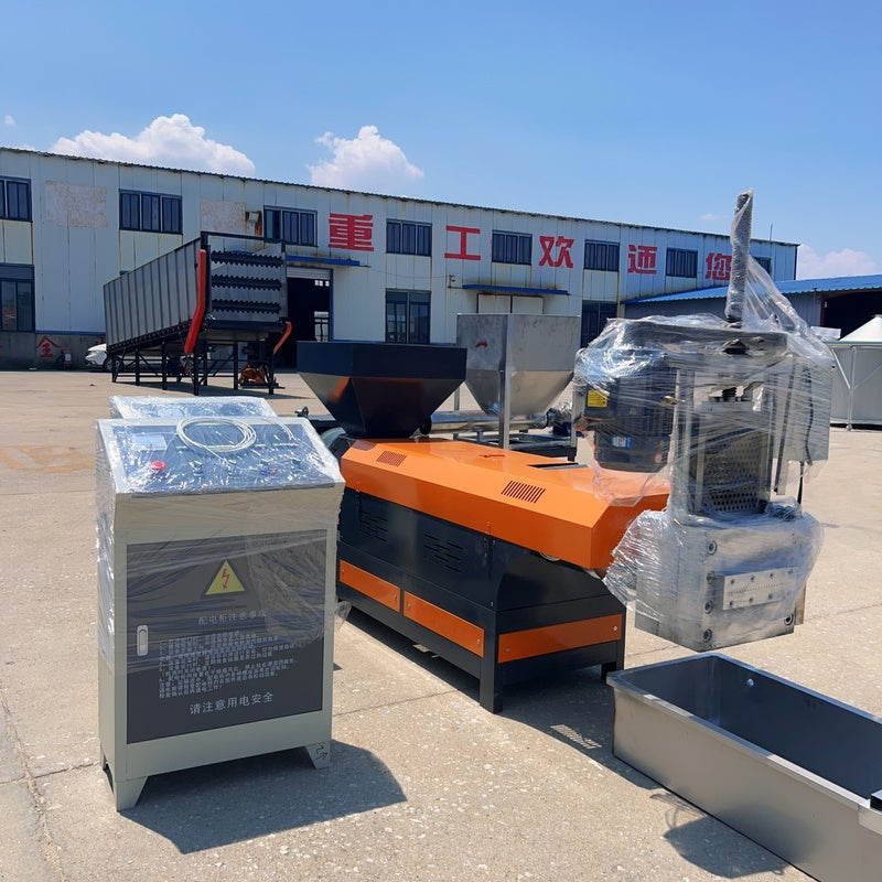 Pulverized material granulator with single screw feeder 