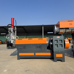 Pulverized material granulator with single screw feeder 