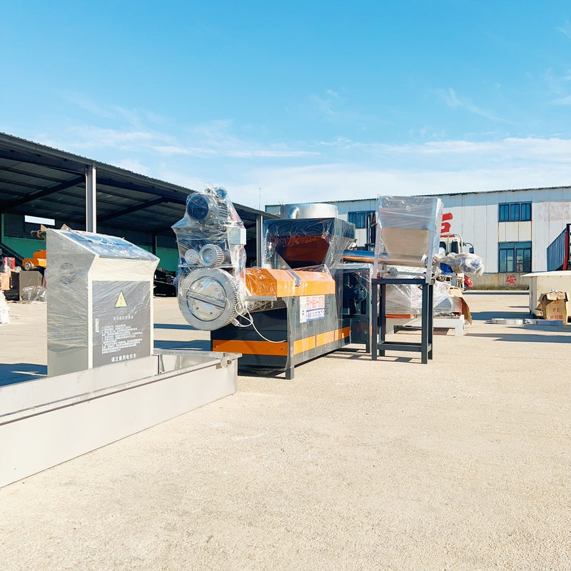 Pulverized material granulator with single screw feeder 