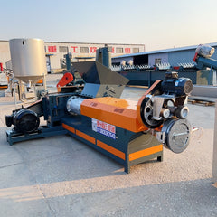 Pulverized material granulator with single screw feeder 
