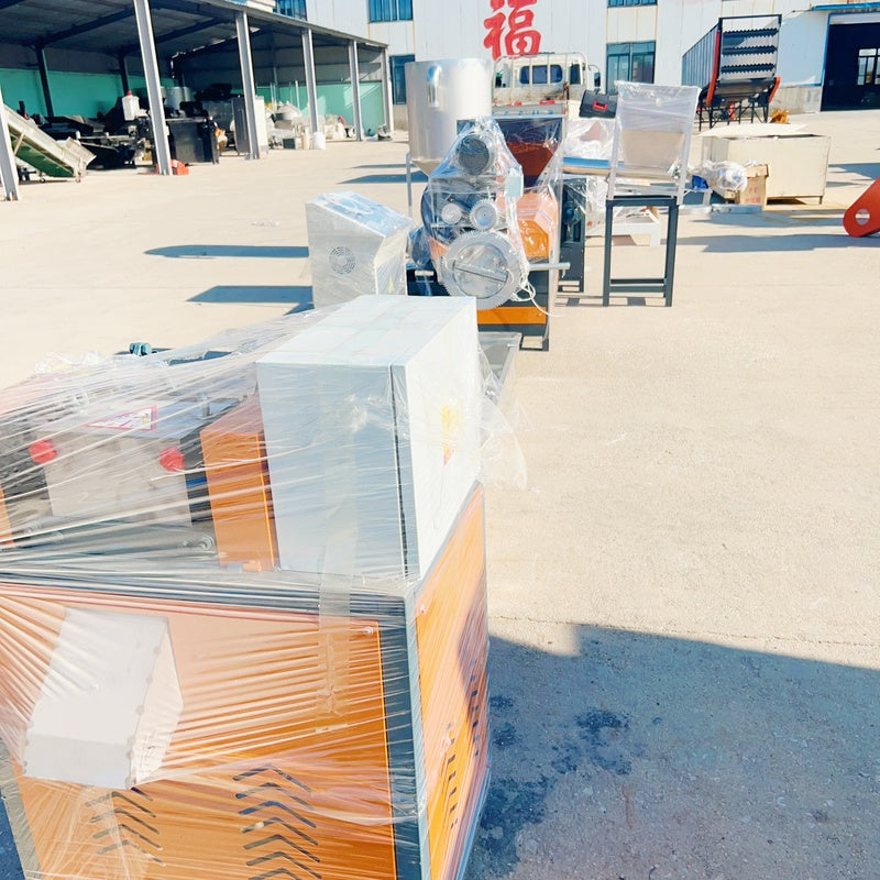 Pulverized material granulator with single screw feeder 