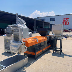 Pulverized material granulator with single screw feeder 