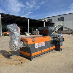 Pulverized material granulator with single screw feeder 