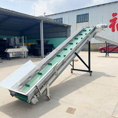 Pulverized material granulator with single screw feeder 