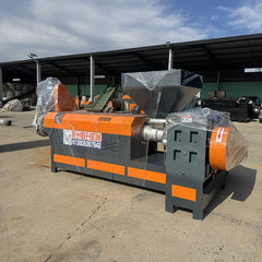 Pulverized material granulator with single screw feeder 