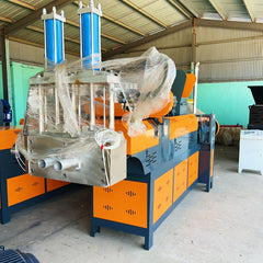 Pulverized material granulator with single screw feeder 