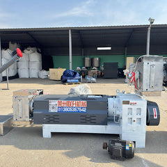 Pulverized material granulator with single screw feeder