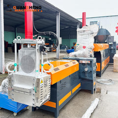Pulverized material granulator with single screw feeder 